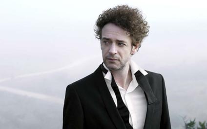 Lanzan sello postal en homenaje a Gustavo Cerati