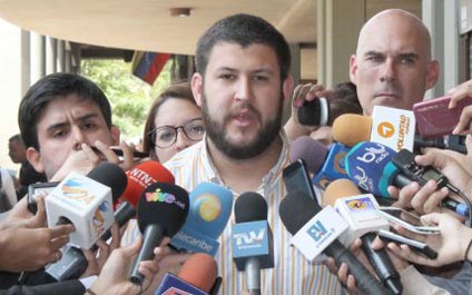 VP busca anular orden de aprehensión contra Vecchio