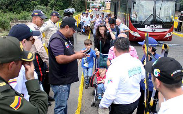 Detienen a 5 supuestos “terroristas” en Jesús María Semprúm