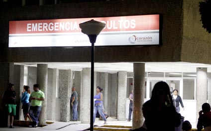 Agua en el Universitario llega 15 minutos al día