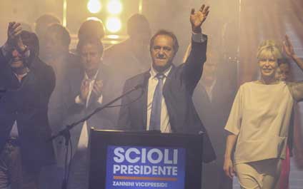 Scioli gana pero irá a segunda vuelta
