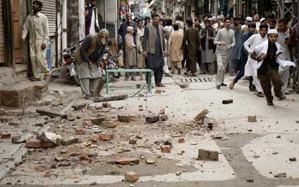 Más de 200 muertos en Pakistán y Afganistán por terremoto