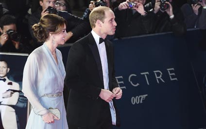Duques de Cambridge asisten al estreno de “Spectre”