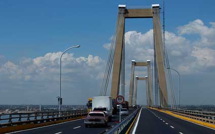 Hoy hay paso restringido por el Puente sobre el Lago