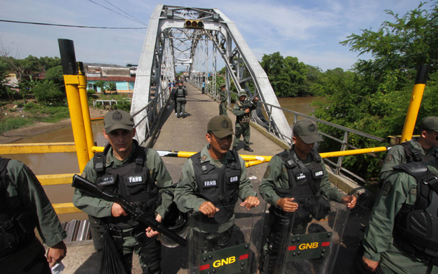 Tres detenidos en Ecuador en investigaciones de presunto tráfico de migrantes
