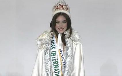 Edymar Martínez se corona Miss Internacional 2015 en Tokio
