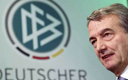 Renuncia presidente de federación alemana de fútbol