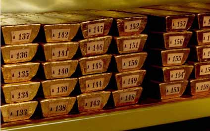 Caída del precio del oro compromete las reservas internacionales