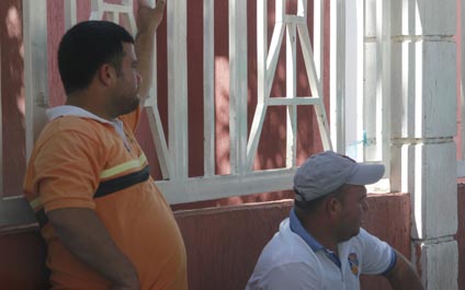Lo acribillan frente a su casa en La Cañada de Urdaneta