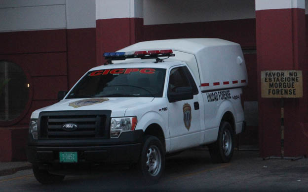 Choque entre buseta y carro deja un muerto y 15 heridos en la ARC