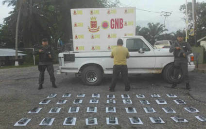 Incautan 36 panelas de cocaína en el Sur del Lago