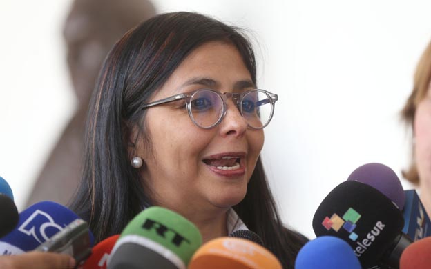Reos de Tocorón ordenan quemar a adolescente