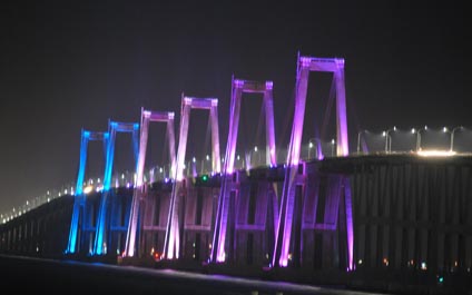 El Puente sobre el Lago se llena de luces