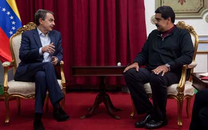 Maduro se reúne con Zapatero y Torrijos en Miraflores