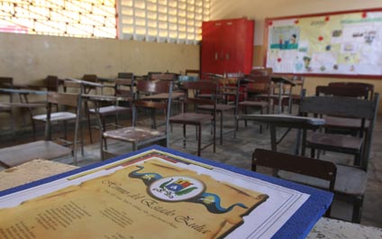 Clases en colegios y liceos se retoman el 7 de enero