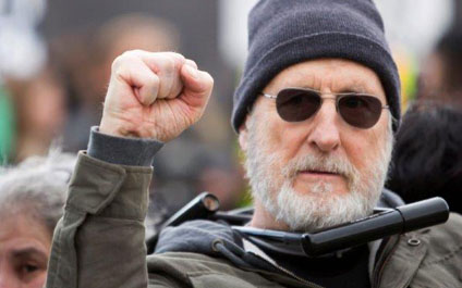 Detenido actor Cromwell en protesta contra planta eléctrica