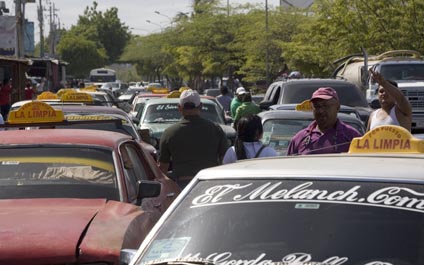 Choferes de carritos por puesto se reúnen hoy con la GNB