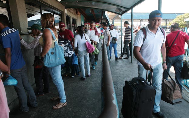 Pdvsa recibe 260.000 barriles de nafta enviados por Eni y Repsol
