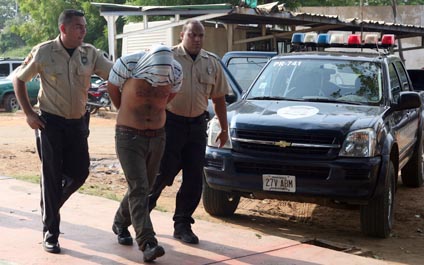 Detenido hombre por golpear a tres mujeres con un bate