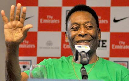 Pelé se recupera de operación de la cadera