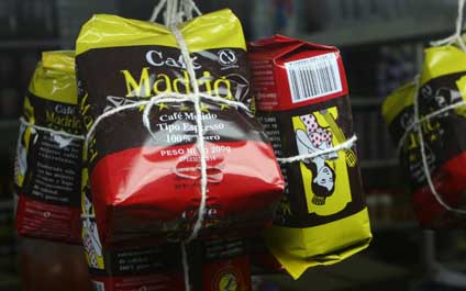 Producción del café cae a menos de la mitad del consumo