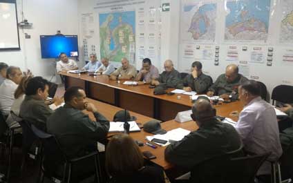 Gobernador define estrategias para solventar falta de agua