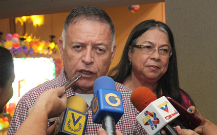 Arias Cárdenas felicita a los educadores zulianos en su día