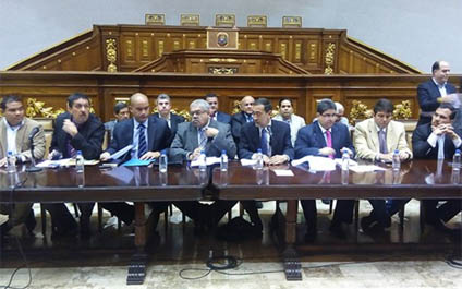 Instalan comisión para evaluar Decreto de Emergencia Económica