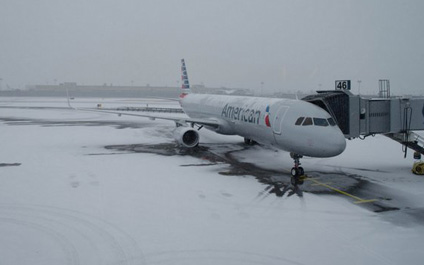 Suspenden 1.000 vuelos por tormenta de nieve en EEUU