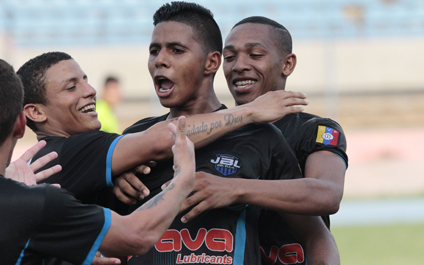 Richard Celis es la garantía  de gol del Deportivo JBL