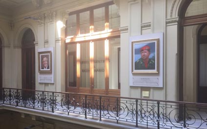 Macri ordenó quitar cuadros de Chávez de la Casa Rosada