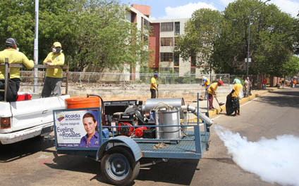 Alcaldía fumiga en Coquivacoa, Cacique Mara e Idelfonso