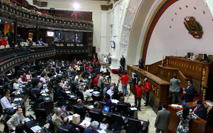 Presentan enmienda para recortar período de Maduro