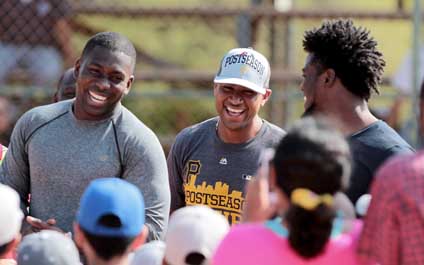 Pirela, Odúbel y Elías Díaz dictan clínica de béisbol en la PL LUZ Maracaibo
