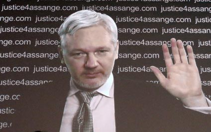 Assange pide a Suecia que cumpla dictamen de la ONU