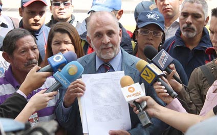 Diputados piden renuncia de la Fiscal General
