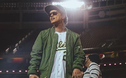 Bruno Mars confirma participación en el Super Bowl