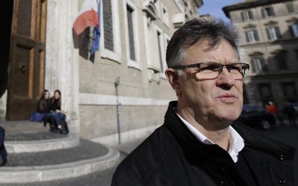 Comisión vaticana sobre pederastia separa a un miembro