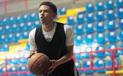 Michael Keeling se ajusta al tempo de Gaiteros