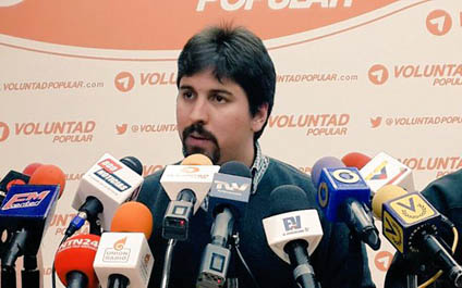 VP pide "calentar la calle" de forma pacífica contra Maduro
