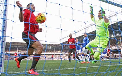 “Salo” saca el pecho y da victoria al West Brom