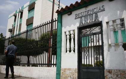 Desvalijan tres vehículos en un conjunto residencial