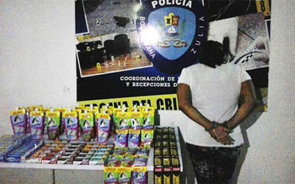 Detienen a mujer por vender  productos con sobreprecio