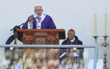 Papa pide a curas en México no resignarse ante la violencia
