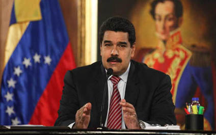 Maduro llama al sector farmacéutico a producir medicinas