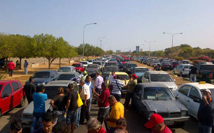Taxistas exigen acceso a la Proveeduría