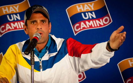 Capriles promociona referendo para revocar a Maduro
