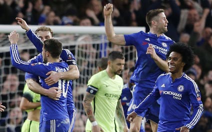 Chelsea aprovecha el “regalo” de Pellegrini
