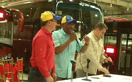 Ejecutivo entrega dos mil nuevas pensiones a transportistas