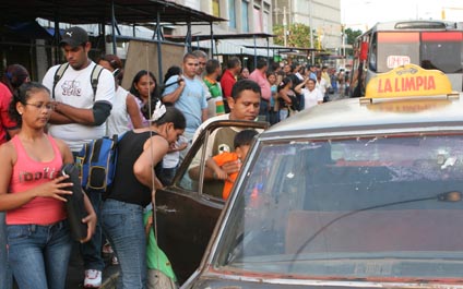 Transportistas instan al gremio a desistir del paro
